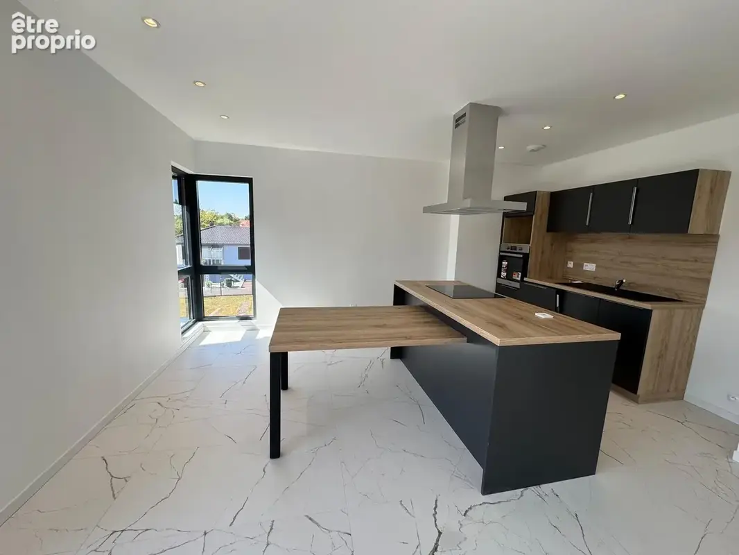 Appartement neuf au 1er étage avec balcon + 2 places de parking privatives. - photo 9