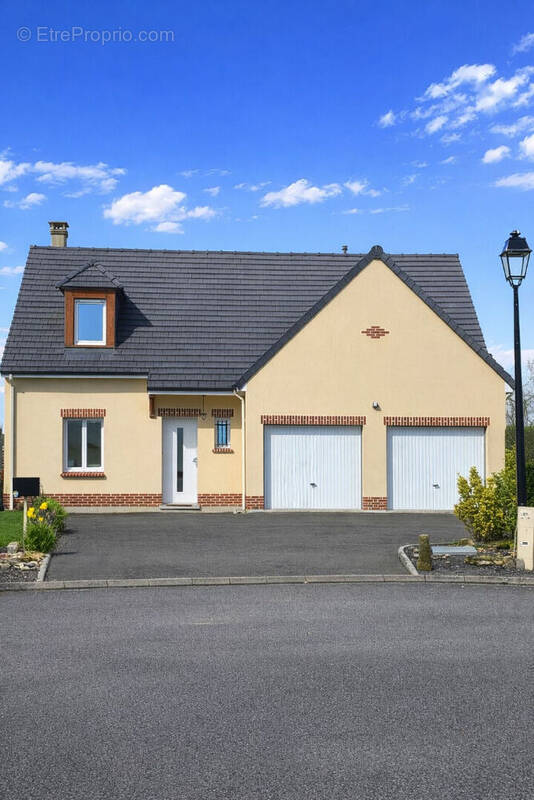 Maison à CREVECOEUR-LE-GRAND