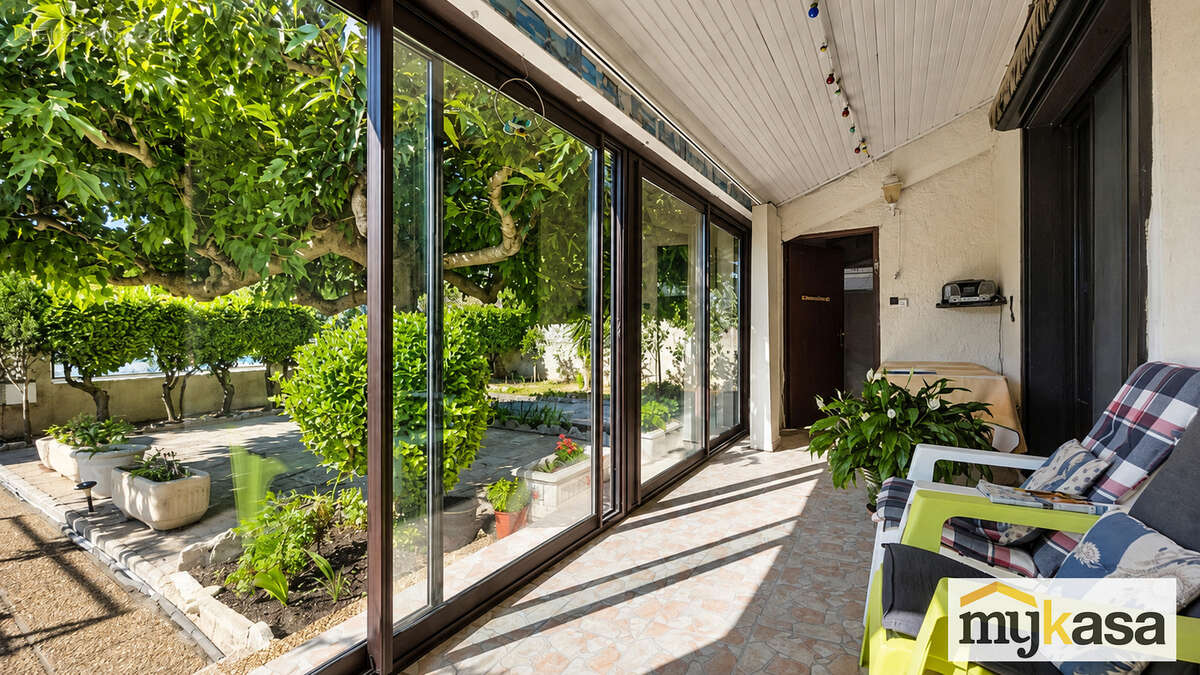 Maison T4 de plain-pied avec jardin, garage et véranda - Martigues Saint-Jean - photo 3