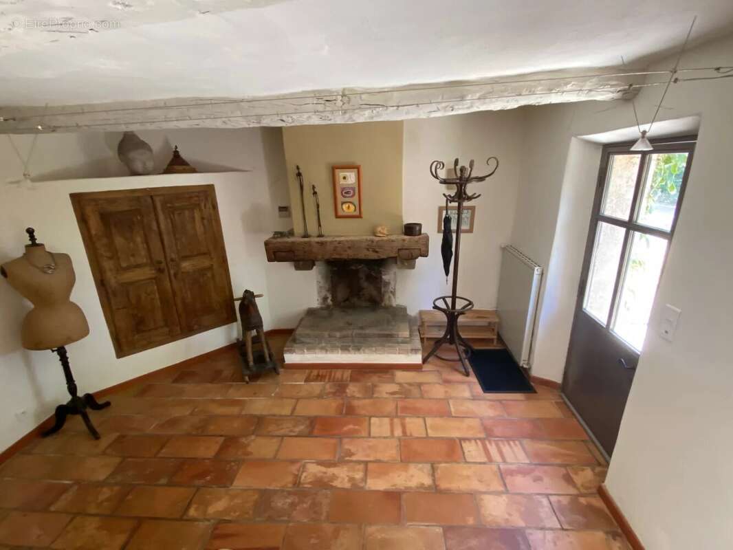 Maison à ENTRECASTEAUX