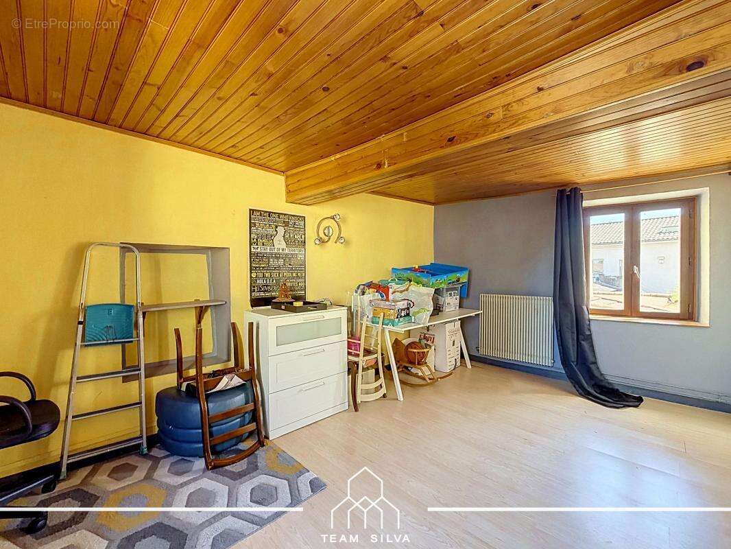 Maison 100 m² à Communay  - photo 15