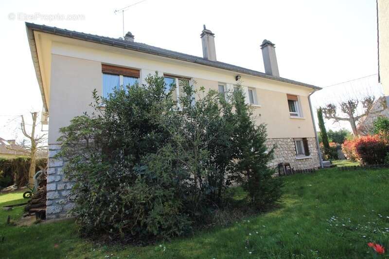Maison à SAINTE-GENEVIEVE-DES-BOIS