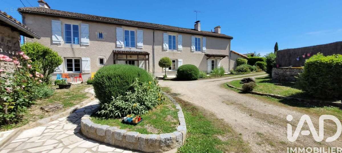 Photo 2 - Maison à BERUGES