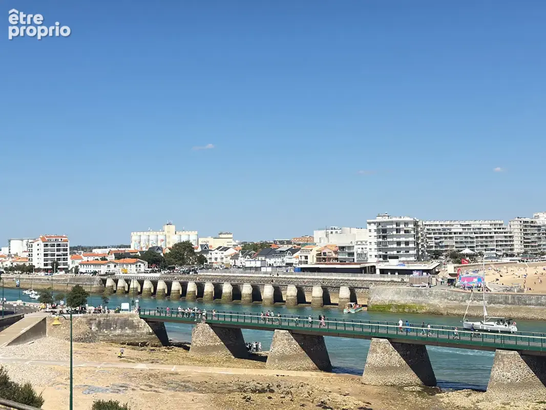 Face à la baie  des Sables, vue exceptionnelle à 2 pas du quai - photo 9