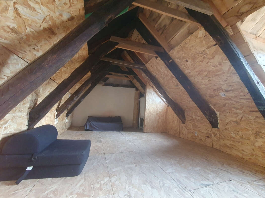 Maison à LA ROCHE-CANILLAC