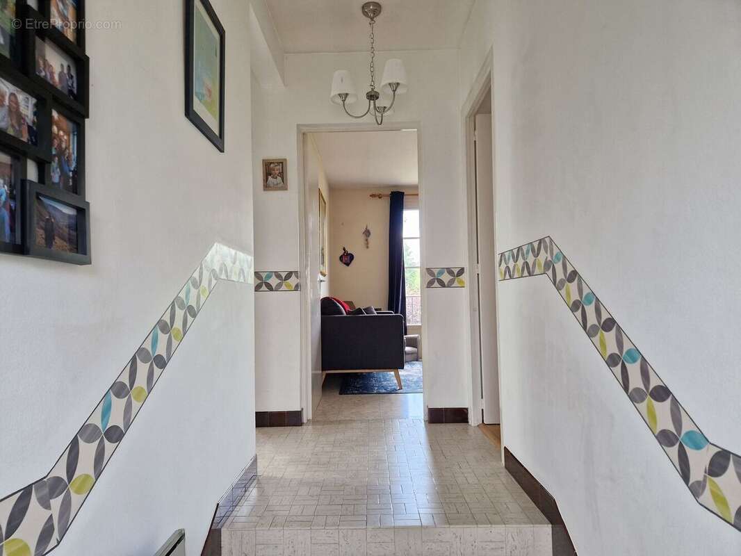 Maison 4 chambres, dépendance, piscine et jardin proche du village. - photo 8