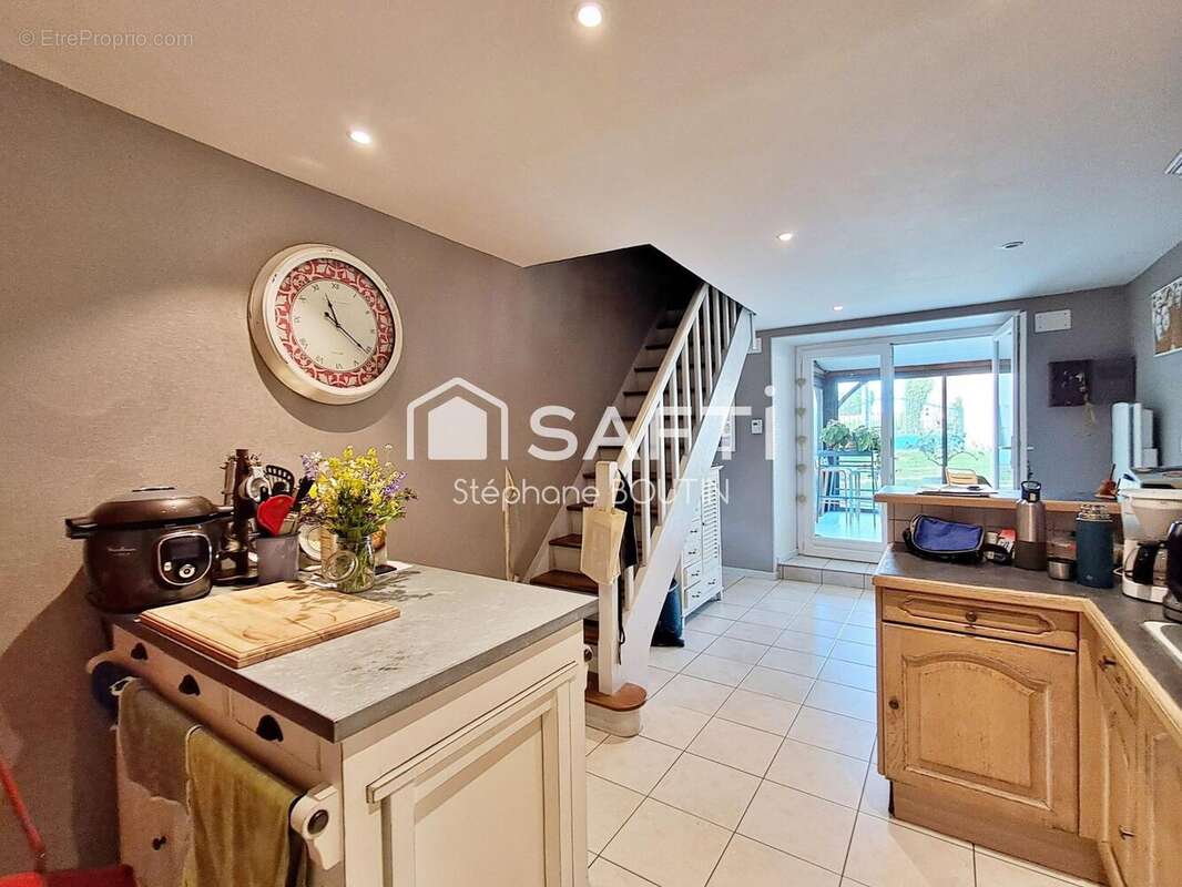 Maison 339 m² à Cezais  - photo 8
