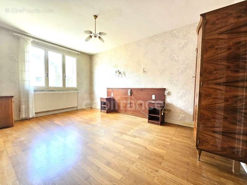 Maison à vendre 8 pièces avec sous-sol garage et dépendances et jardin de 1000 m² CHAMBOST LONGESSAIGNE (69) - photo 8