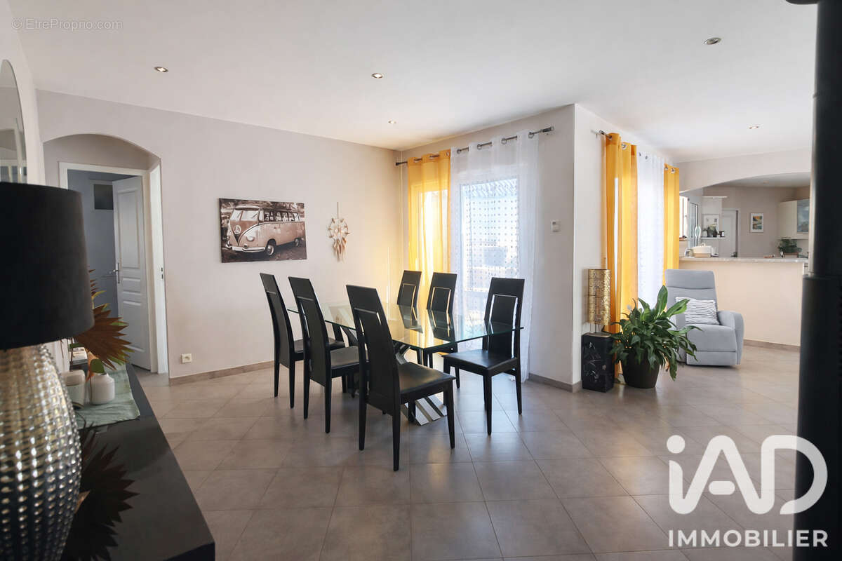 Maison 128 m² à Saint-Rogatien  - photo 5