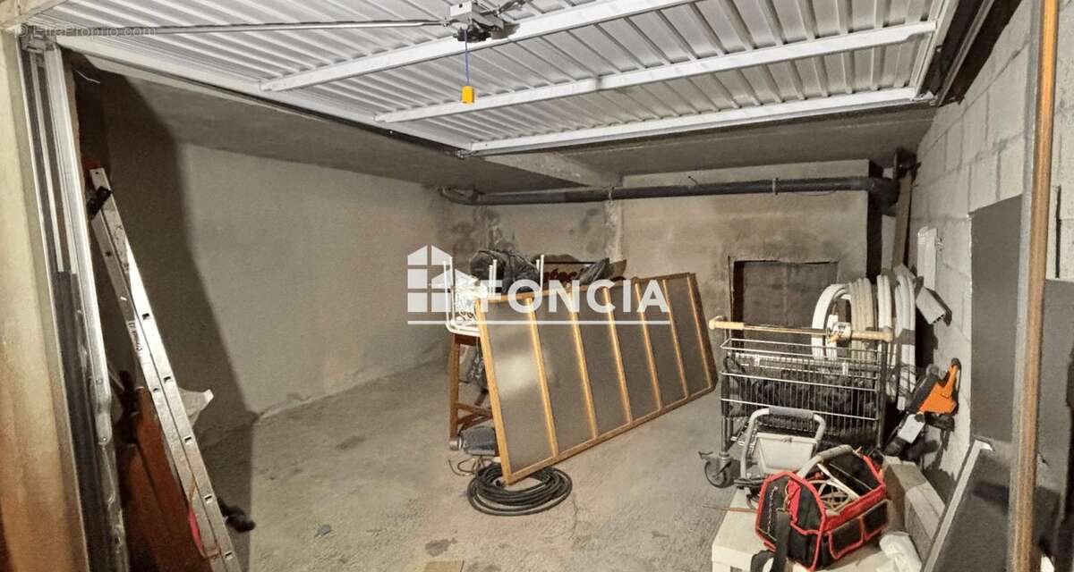 Parking à LA LONDE-LES-MAURES