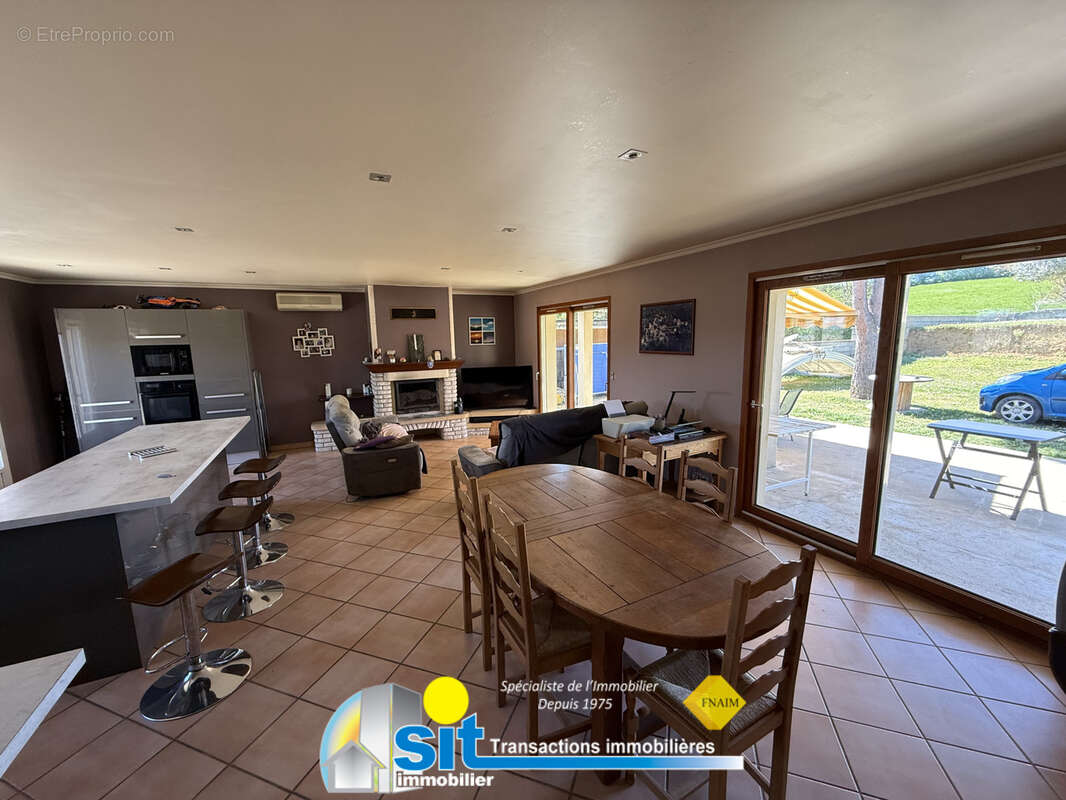 Maison à REVENTIN-VAUGRIS