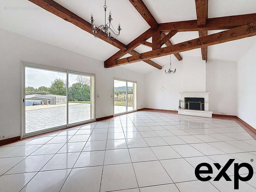 Maison à BAGNOLS-EN-FORET