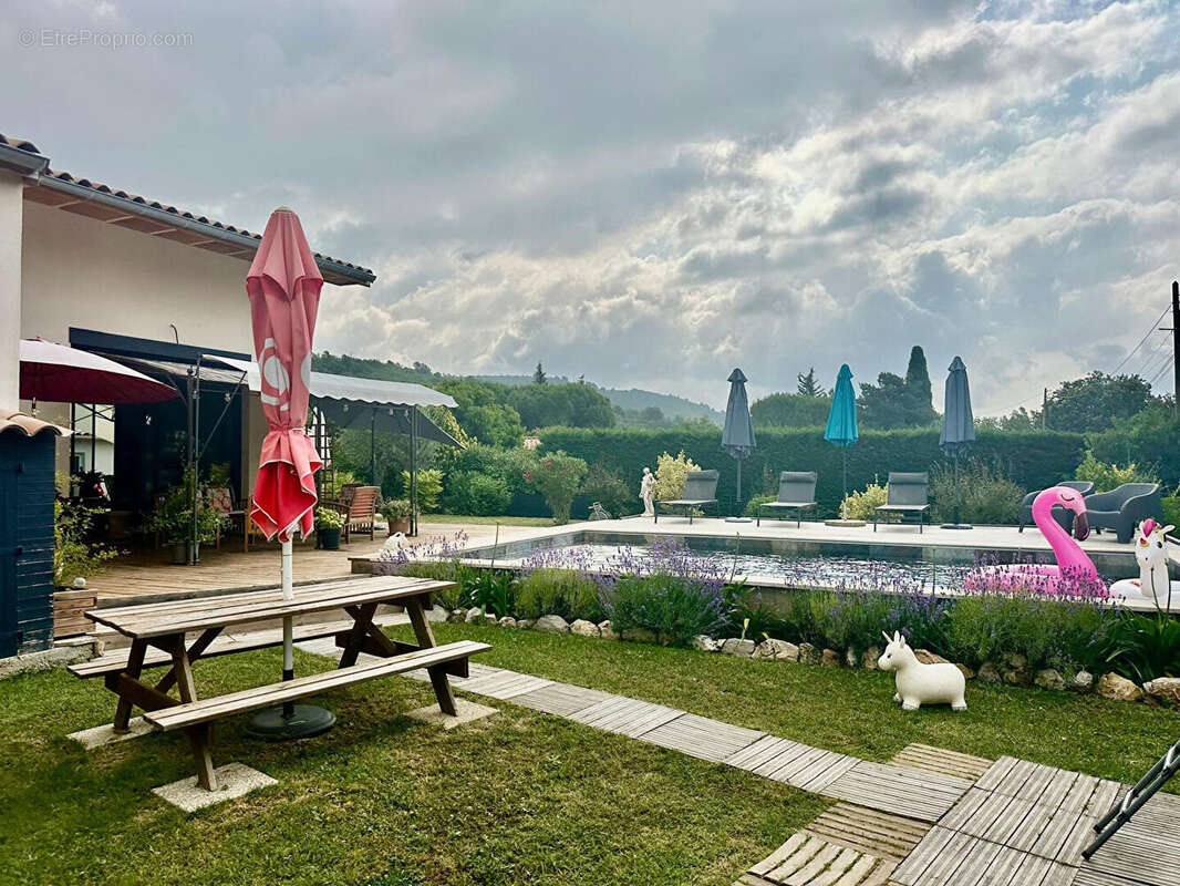 Maison à SAINT-CEZAIRE-SUR-SIAGNE