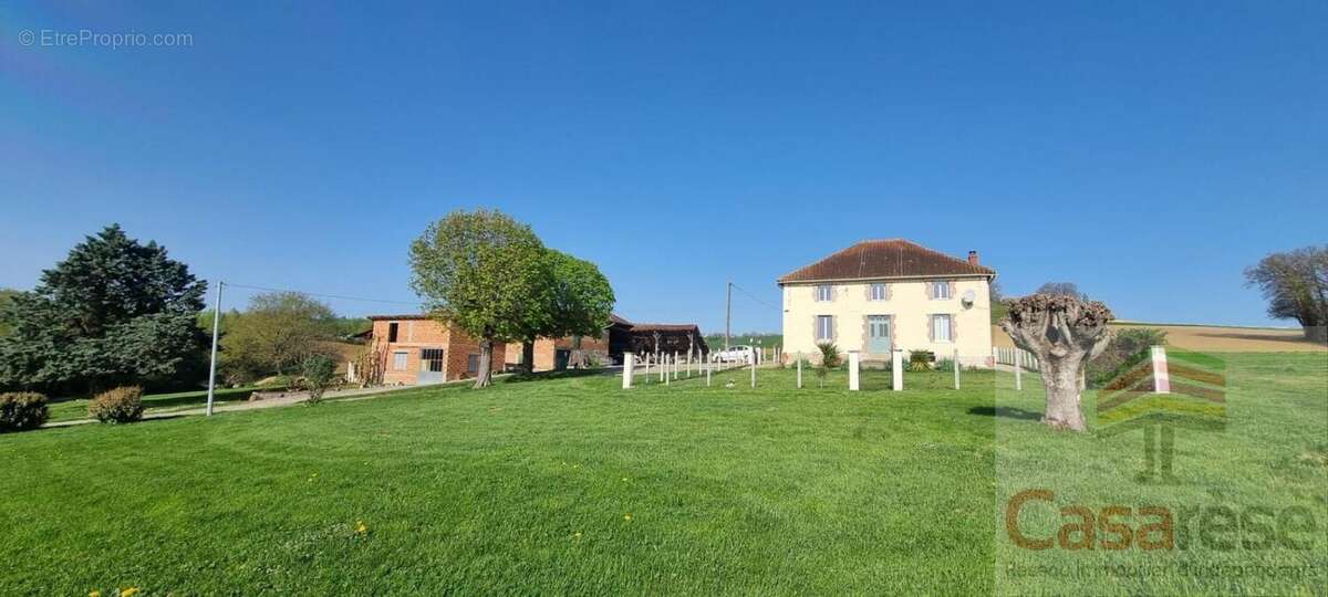 Maison à CASTELNAU-MONTRATIER