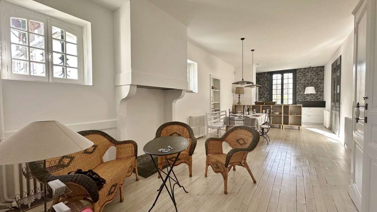 Maison de caractere de type t8 de 290 m2 sur une parcelle de 820 m2 - photo 6