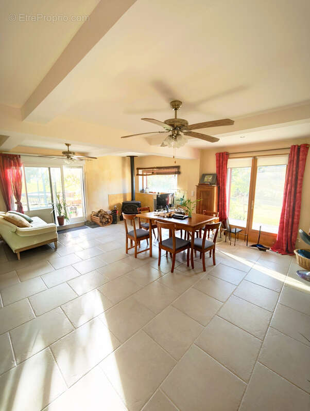 Maison à VILLENEUVE-LES-MONTREAL