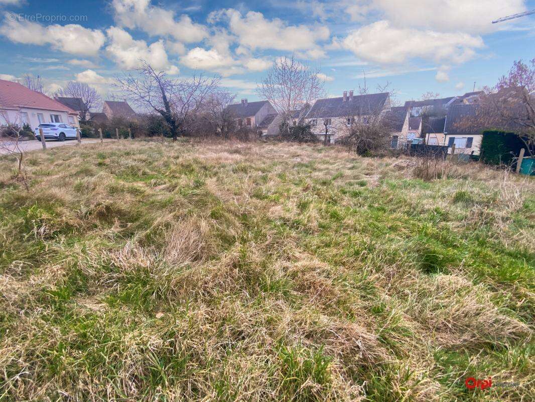 Terrain à AMILLY