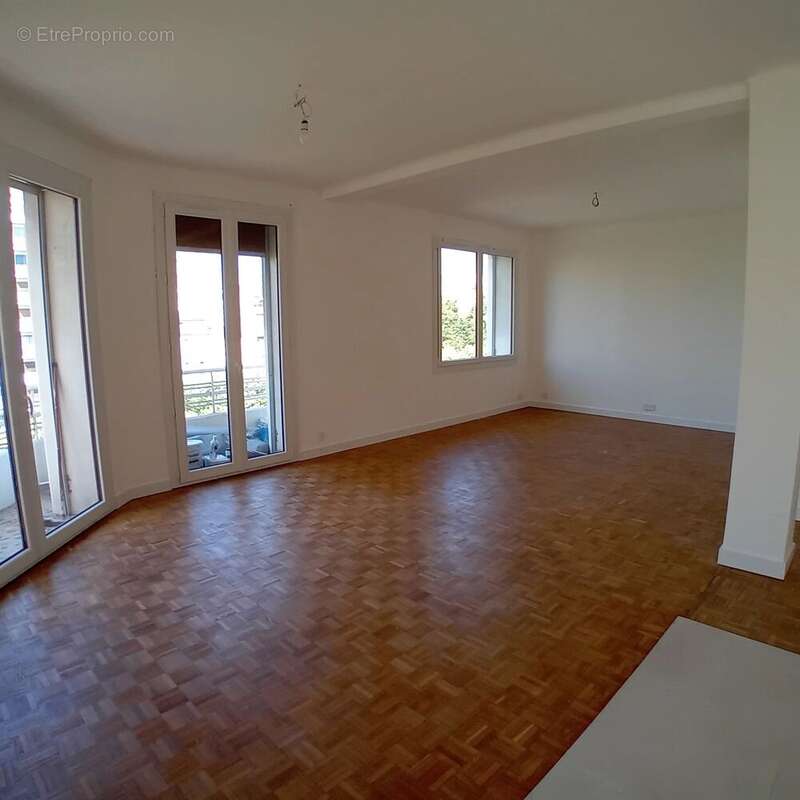 Appartement 84 m² à Marseille-8e  - photo 6