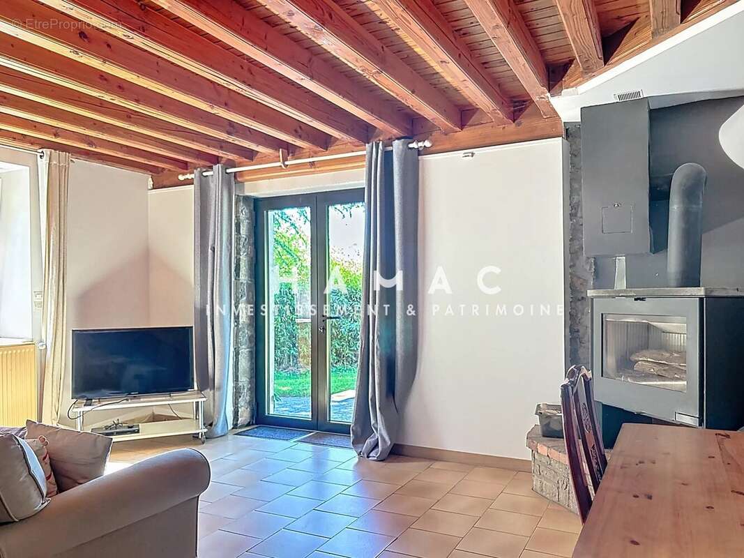 Maison à POULE-LES-ECHARMEAUX