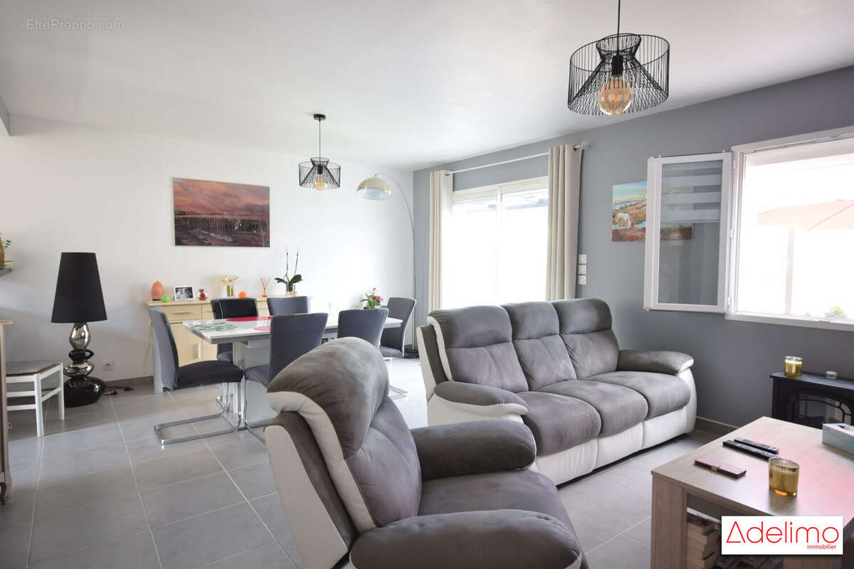 salon lumineux - Maison à BEAUVOISIN