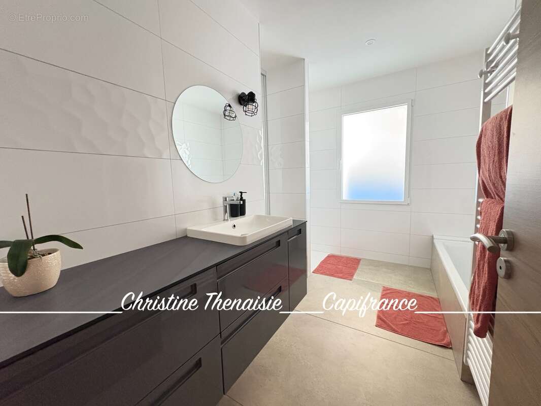 Maison récente à vendre 6 pièces : Plain-Pied - 3 chambres - Bureau - 1 salle d'eau - 1 salle de bains - 2 wc - garage - Préau S - photo 28