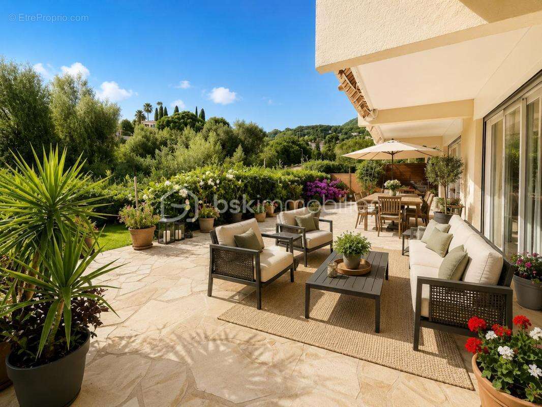 VENCE – Appartement avec terrasse spacieuse - stationnement privatif - cave - photo 2
