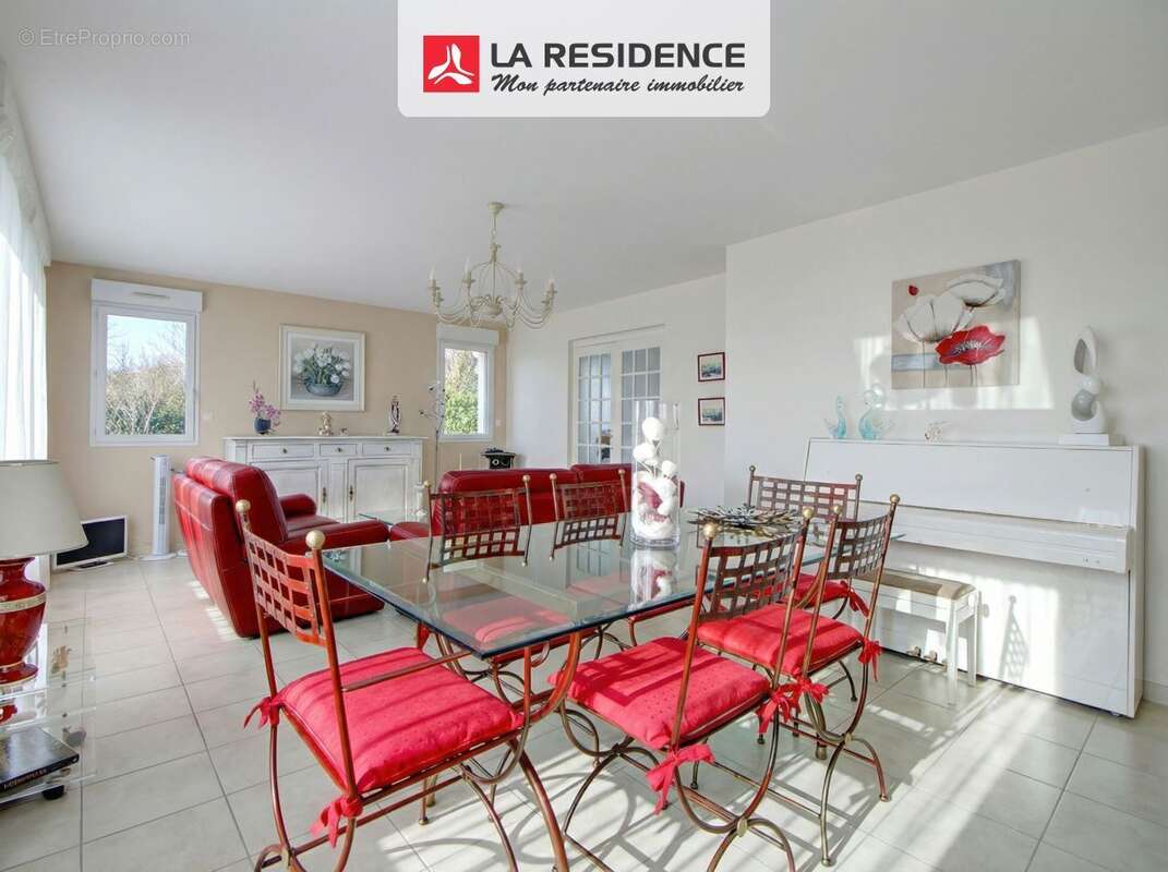 Maison à CHANTELOUP-LES-VIGNES