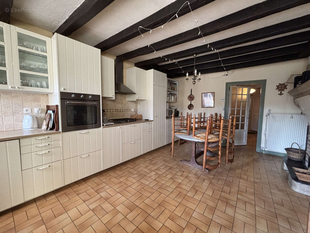 AIGNAY LE DUC  Maison du XVIè s de 125 m2 avec une terrasse et un terrain non attenant de 240m2 - photo 5