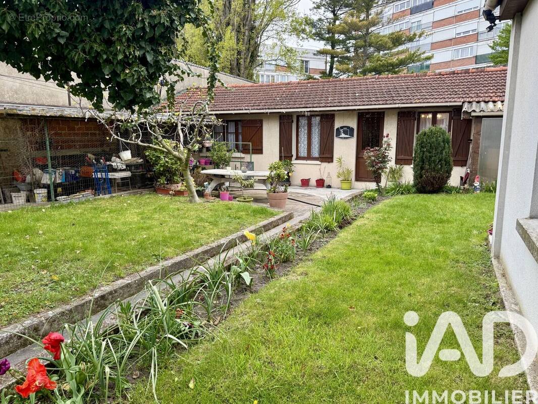 Photo 1 - Maison à LIVRY-GARGAN