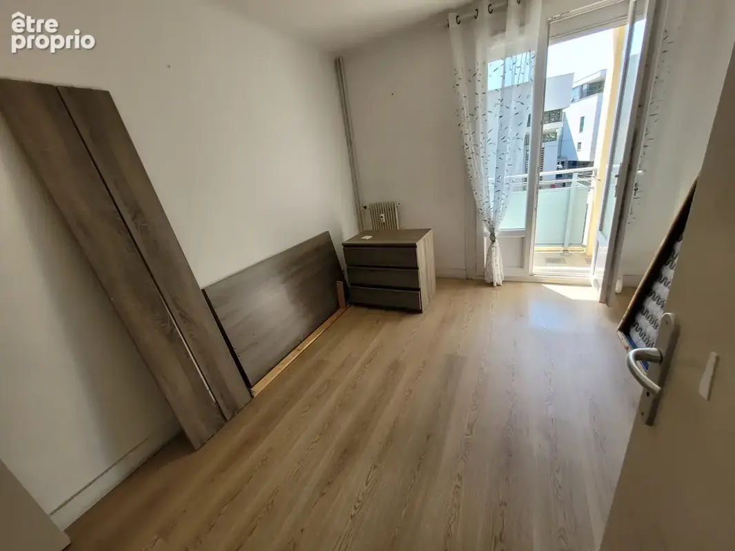 Narbonne Appartement de type 3 de 60 m2 habitables, coeur de ville, situé au 2ième étage avec ascenseur. - photo 6