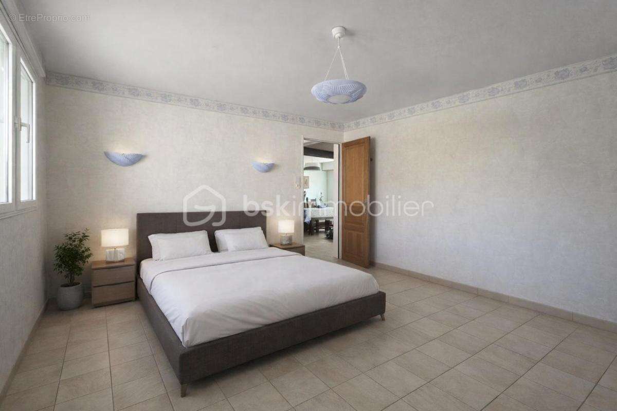 La Verrière – Maison individuelle 98 m² – 3 chambres – Terrain clos de 270 m² – Garage et annexes - photo 9
