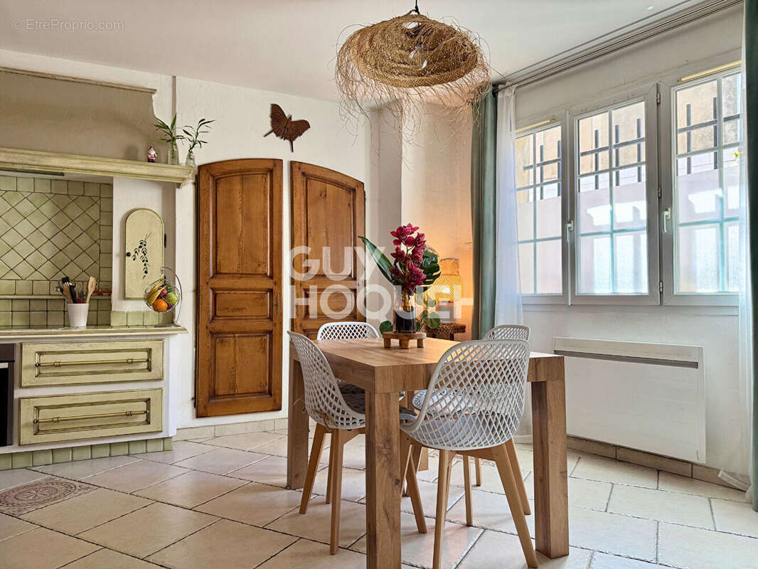 Appartement à SENAS