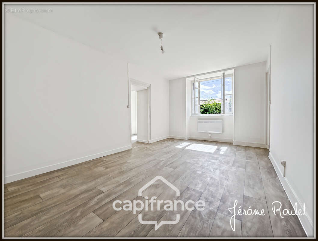 Maison en pierre à vendre 5 pièces 2 chambres Nombreuses Dépendances Terrain 22 400 m² Champigny-En-Rochereau (86) - photo 10