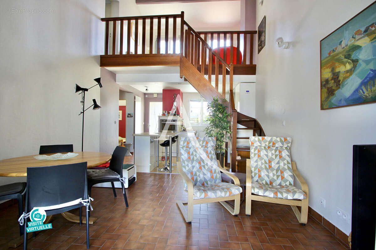 Palavas-les-flots - rive droite - maison entièrement rénovée - 86 m² environ - 3 chambres + mezzanine - garage - terrain de 191  - photo 3