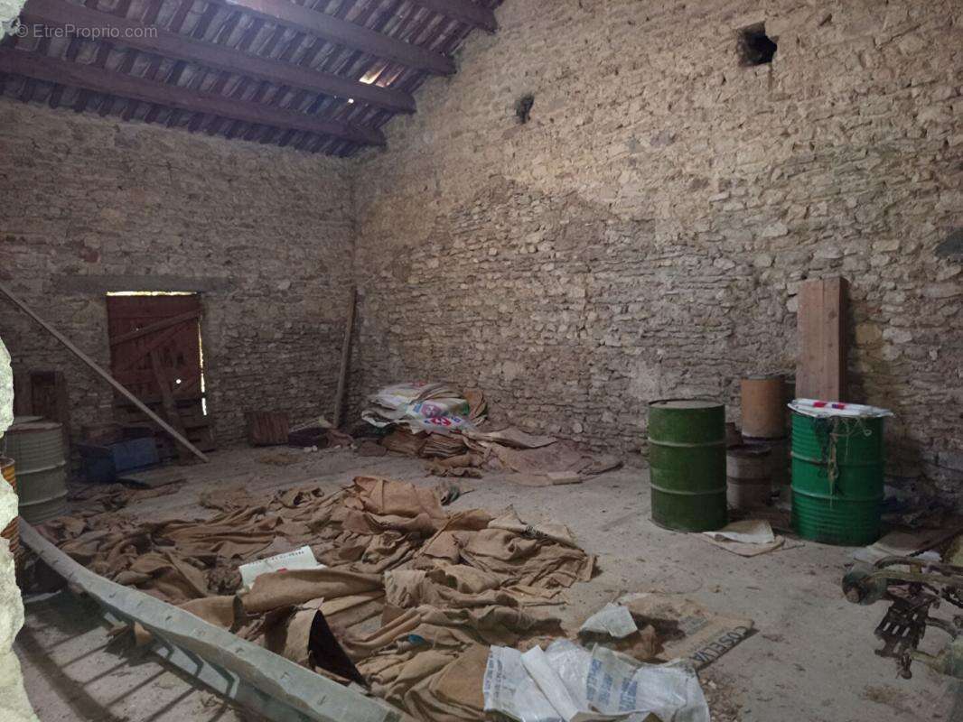 Maison à MONTSEGUR-SUR-LAUZON