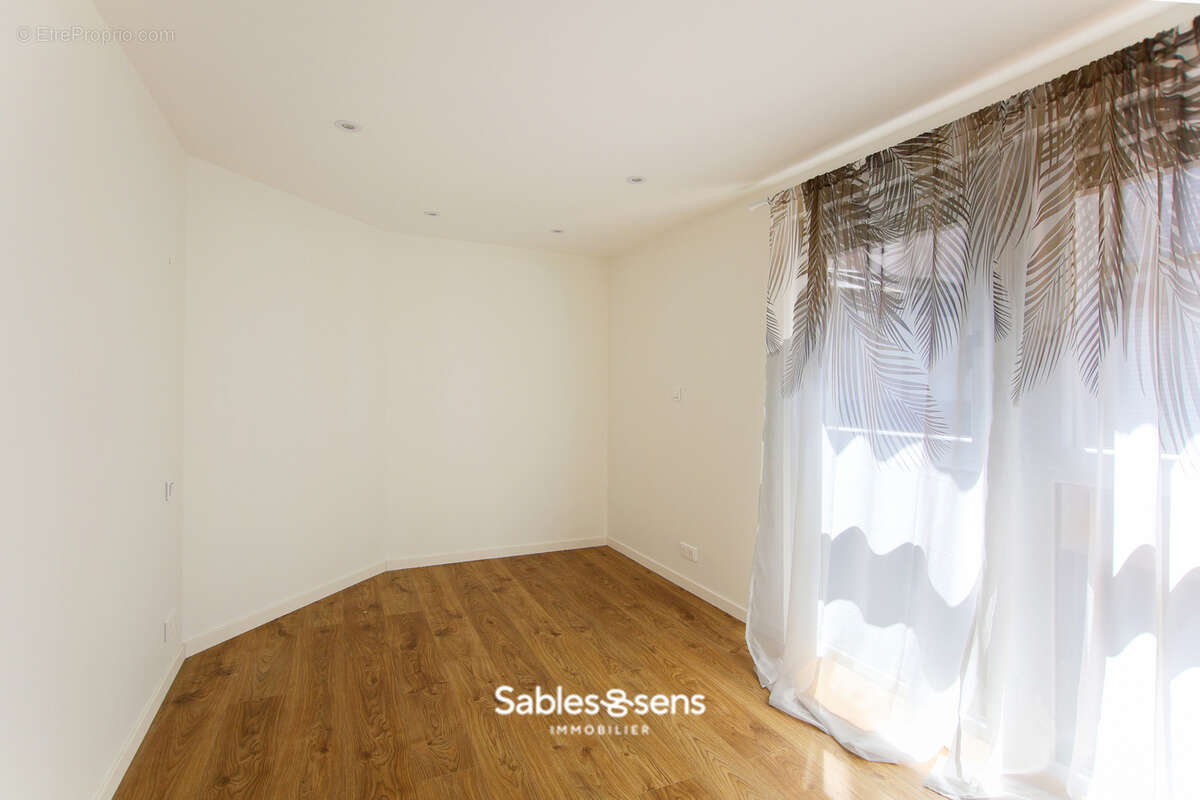 Appartement T4 rénové avec goût en plein cœur des Sables-d’Olonne   Garage en option - photo 10