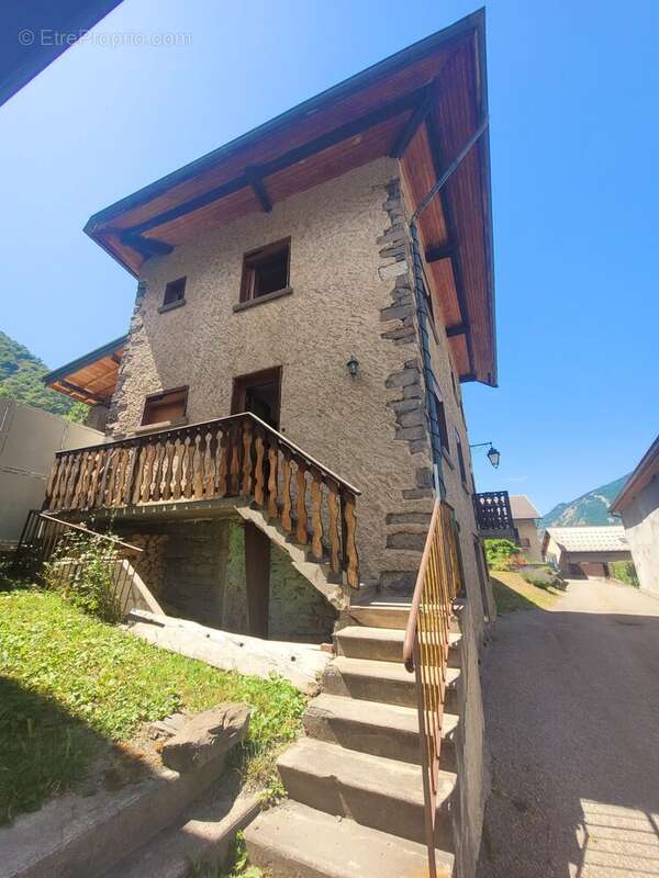 Maison 105 m² à Montricher-Albanne  - photo 2