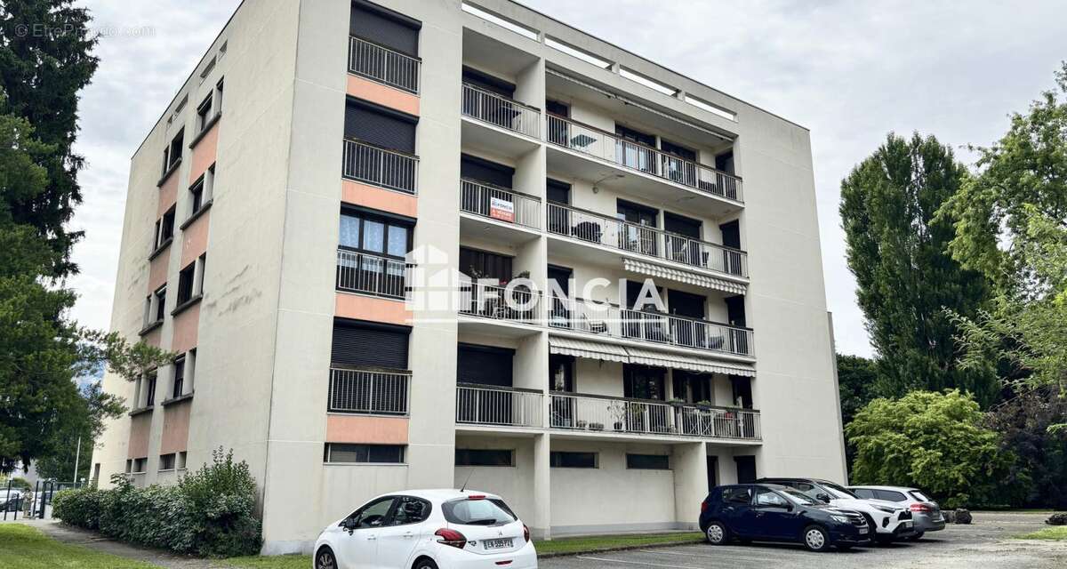 Appartement à SAINT-MARTIN-D'HERES
