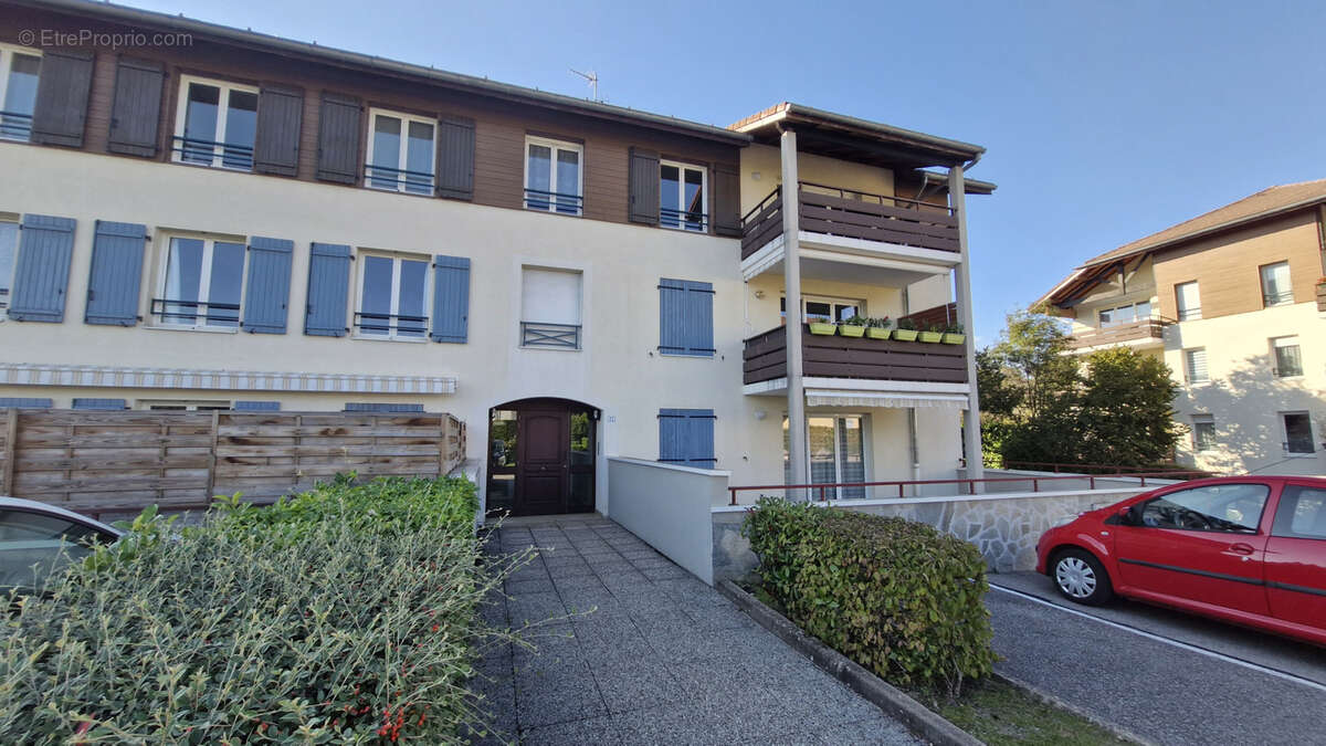 Appartement à PRINGY