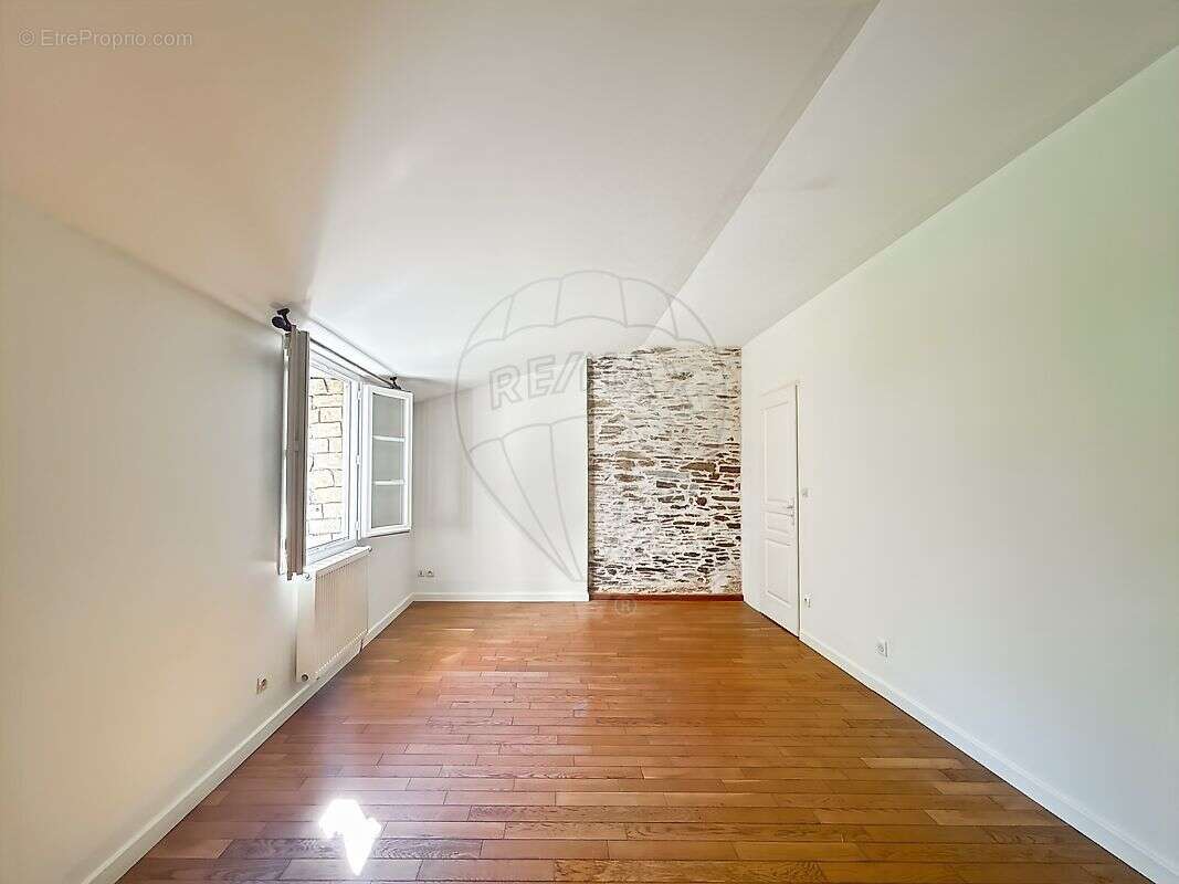 Maison à SAINTE-LUCE-SUR-LOIRE