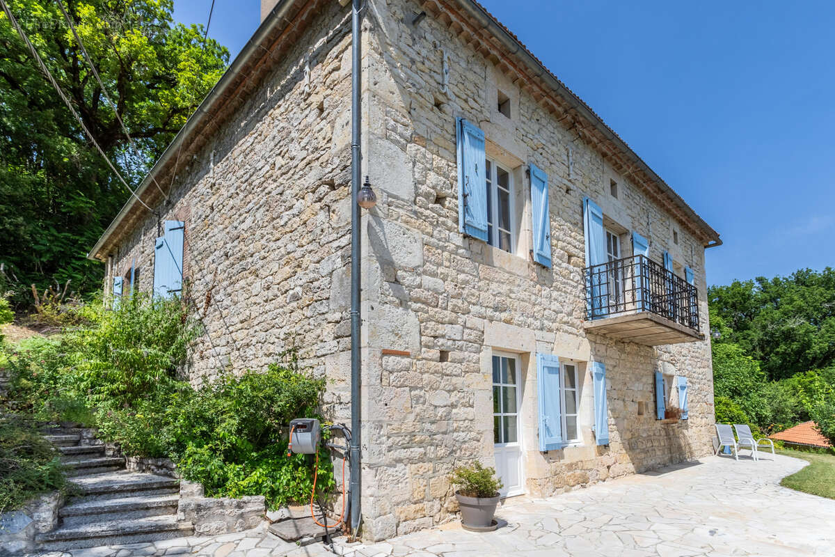 Maison de campagne avec annexes, piscine, grange et vue - photo 3