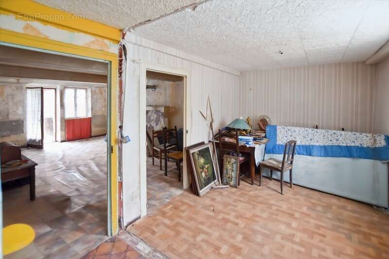 Ancienne ferme de 87 m2 à rénover avec dépendances à Collonge la Madeleine (71) - photo 11