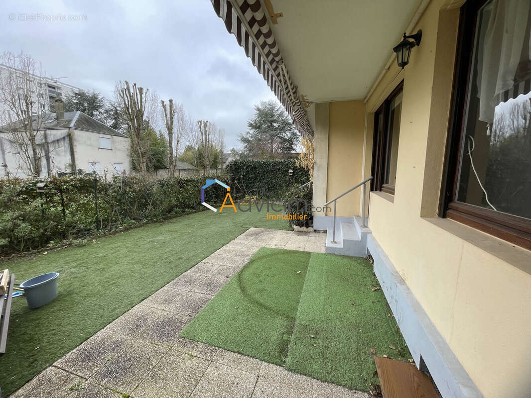 Appartement à LA CHAPELLE-SAINT-MESMIN