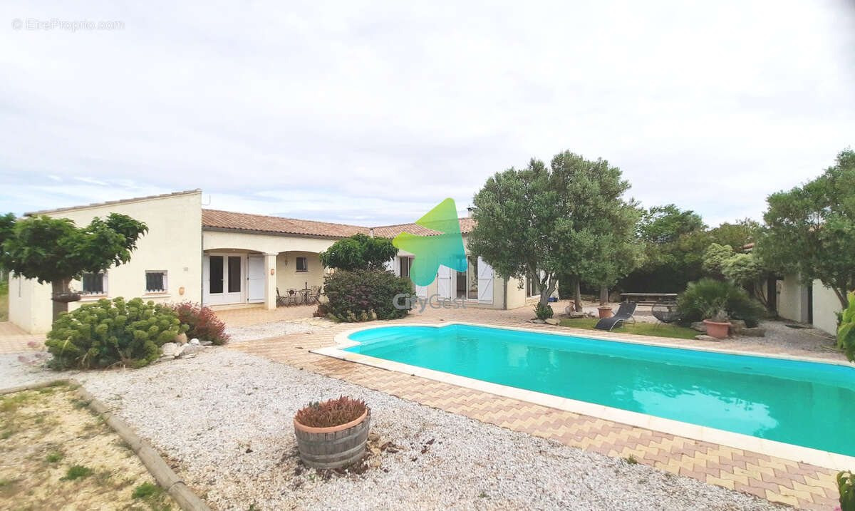 Maison à MOUSSAN