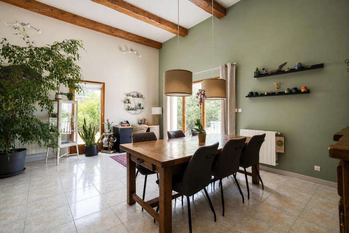 Maison familiale de 170 m² avec piscine à Primarette - photo 6