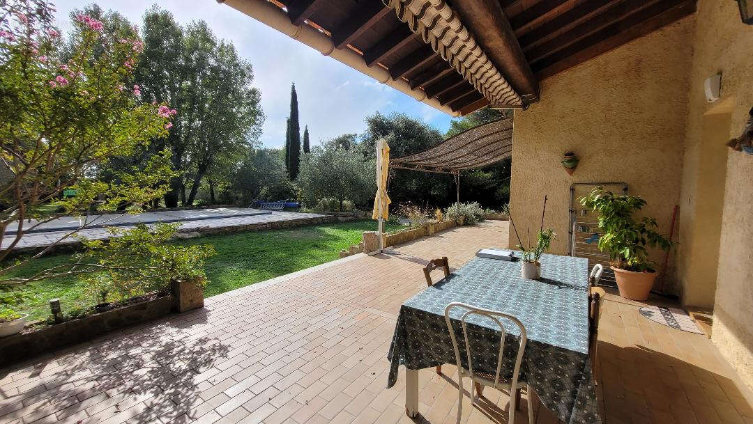 Maison à UCHAUX