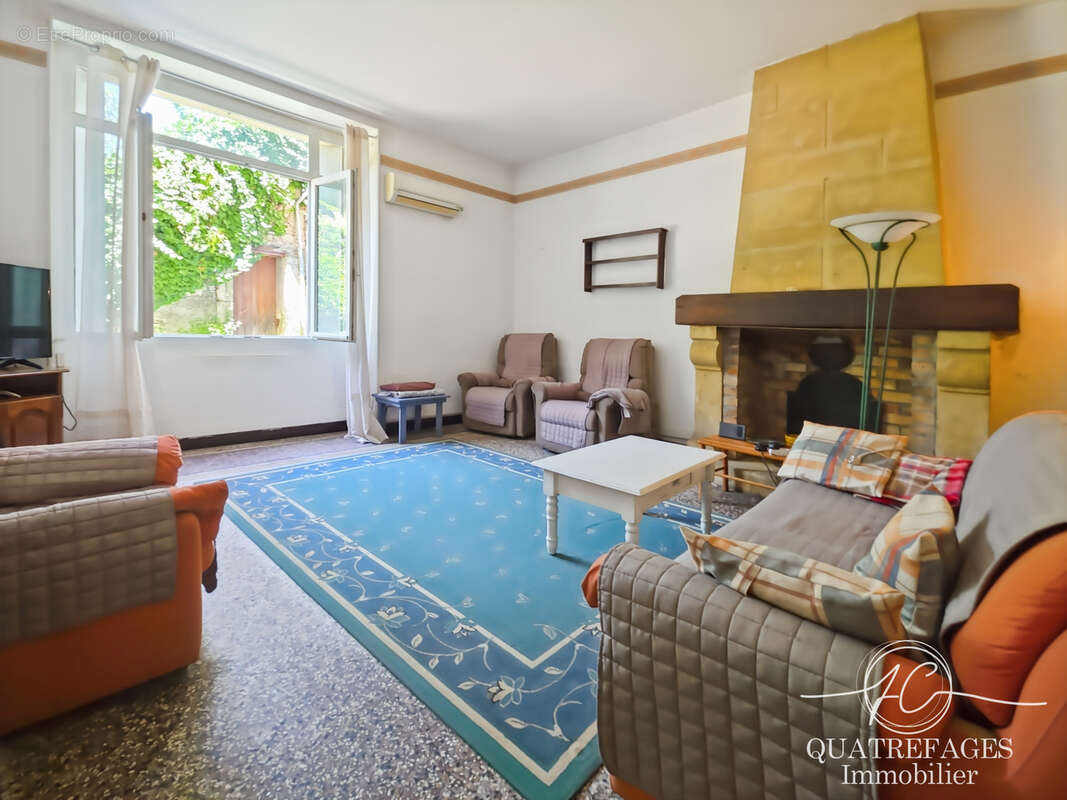 Maison de ville aux beaux volumes proche Théatre. - photo 11