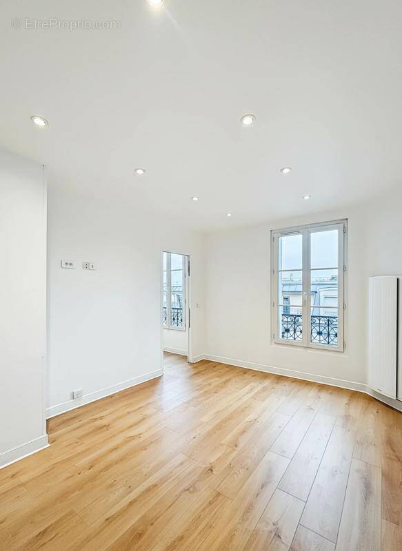 Appartement à CHARENTON-LE-PONT