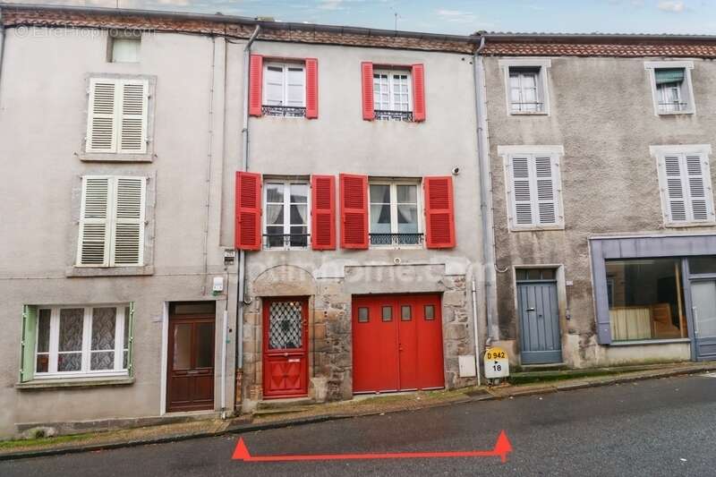 Maison à MAGNAC-LAVAL