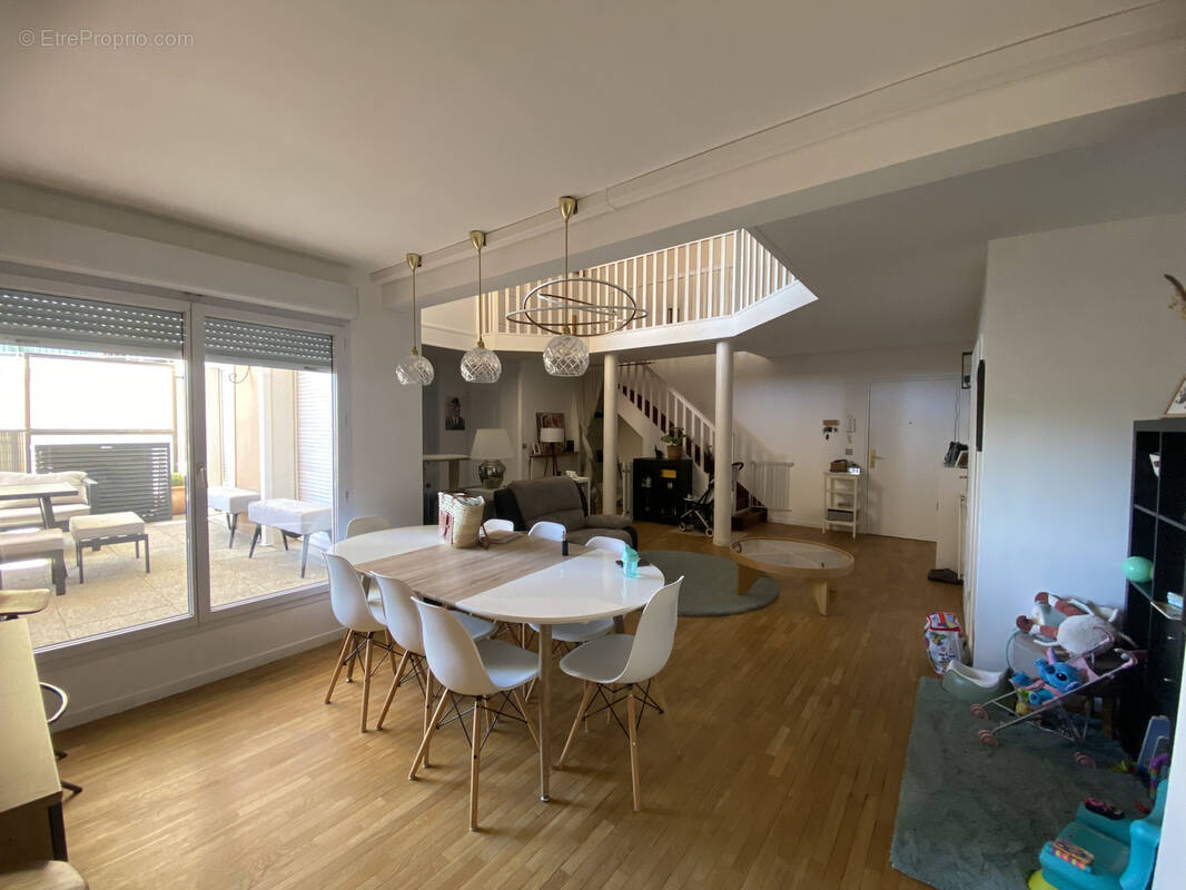 Appartement à COURBEVOIE
